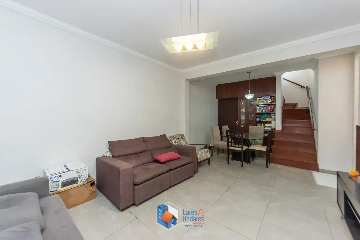 Imagem Casa para venda em Parque da Lapa com 4 quartos, sendo 1 suíte, 190m²