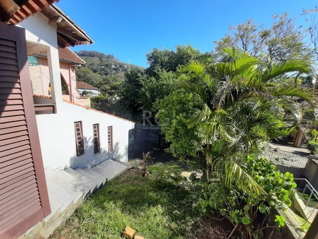 Imagem Casa para Venda - 122m², 5 dormitórios, sendo 2 suites, 2 vagas - Teresópolis