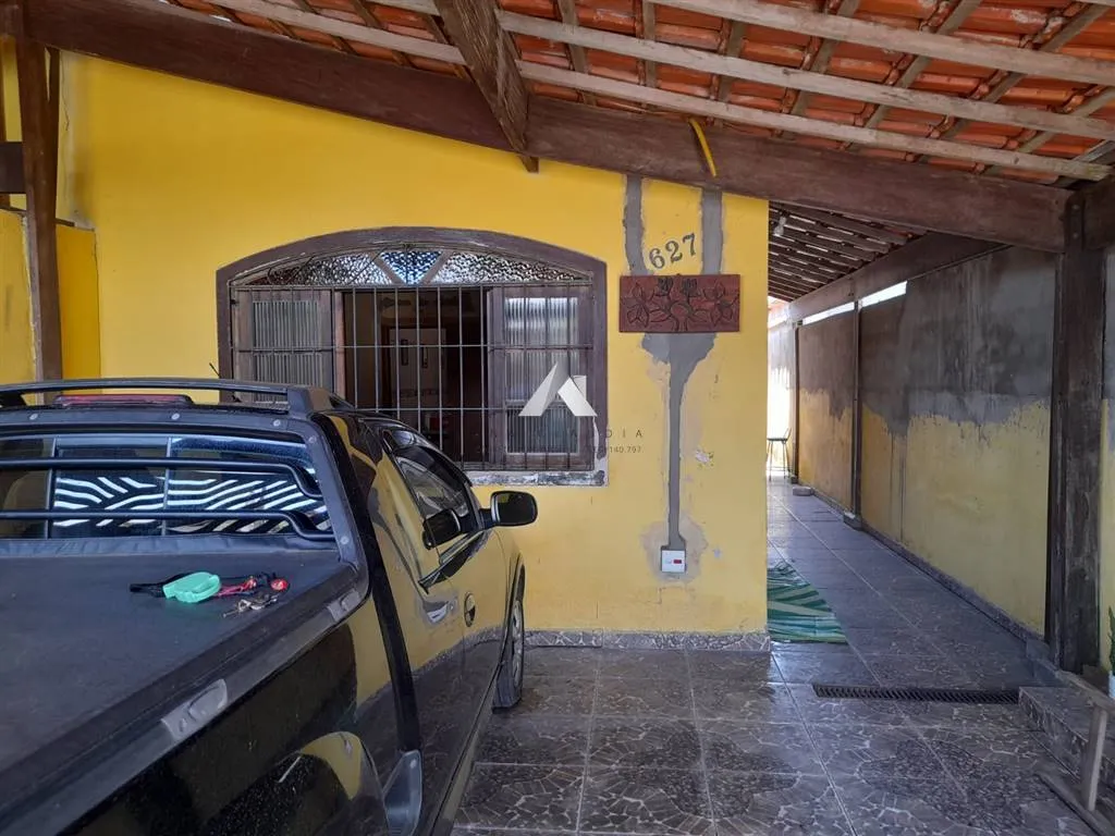 Imagem Casa na praia de Mongaguá bairro de moradores fixos, otima localização.