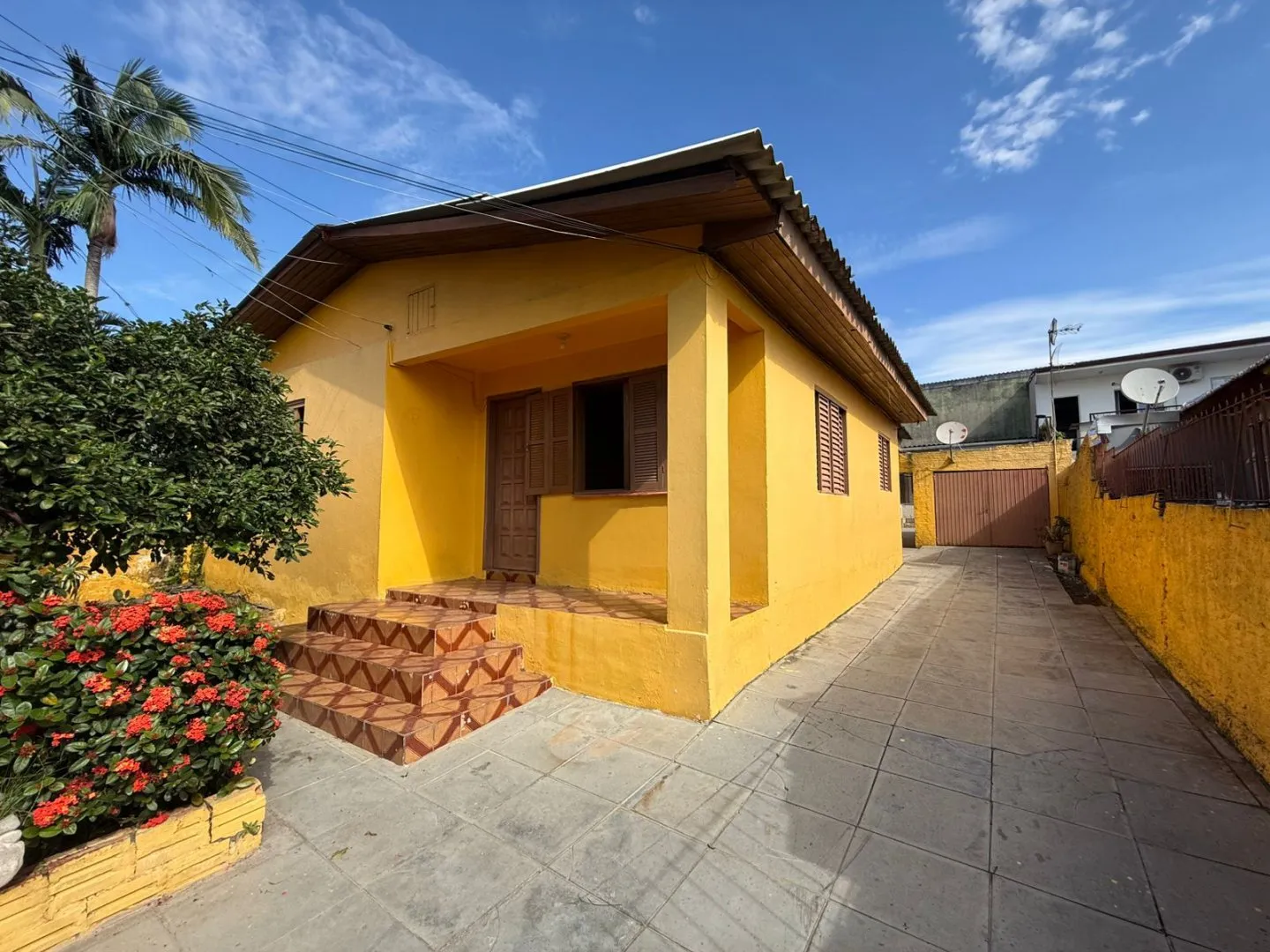 Imagem EXCELENTE OPORTUNIDADE!!! Terreno com Duas Casas à Venda - VIAMÓPOLIS