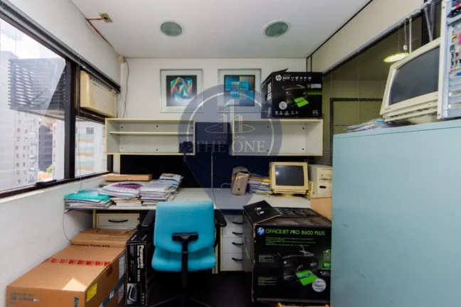 Imagem Oportunidade única: Sala comercial à venda em Pinheiros, São Paulo-SP, com 3 salas, 1 banheiro, 2 vagas de garagem e 45,27 m² de área.