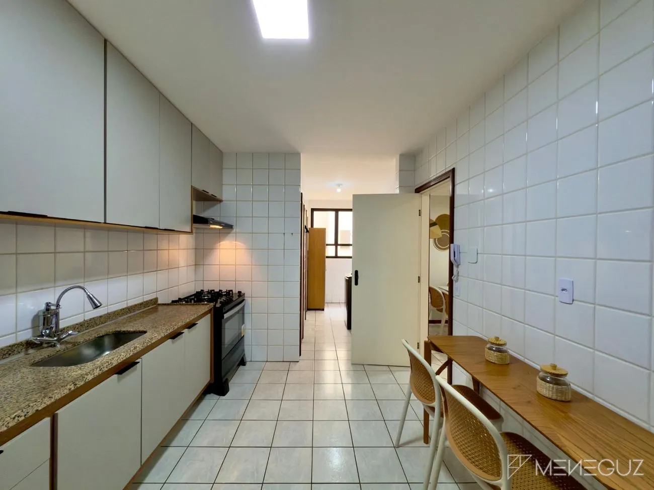Imagem Exclusivo: Apartamento mobiliado, 3 quartos e DCE, na melhor localização da Praia do Morro.