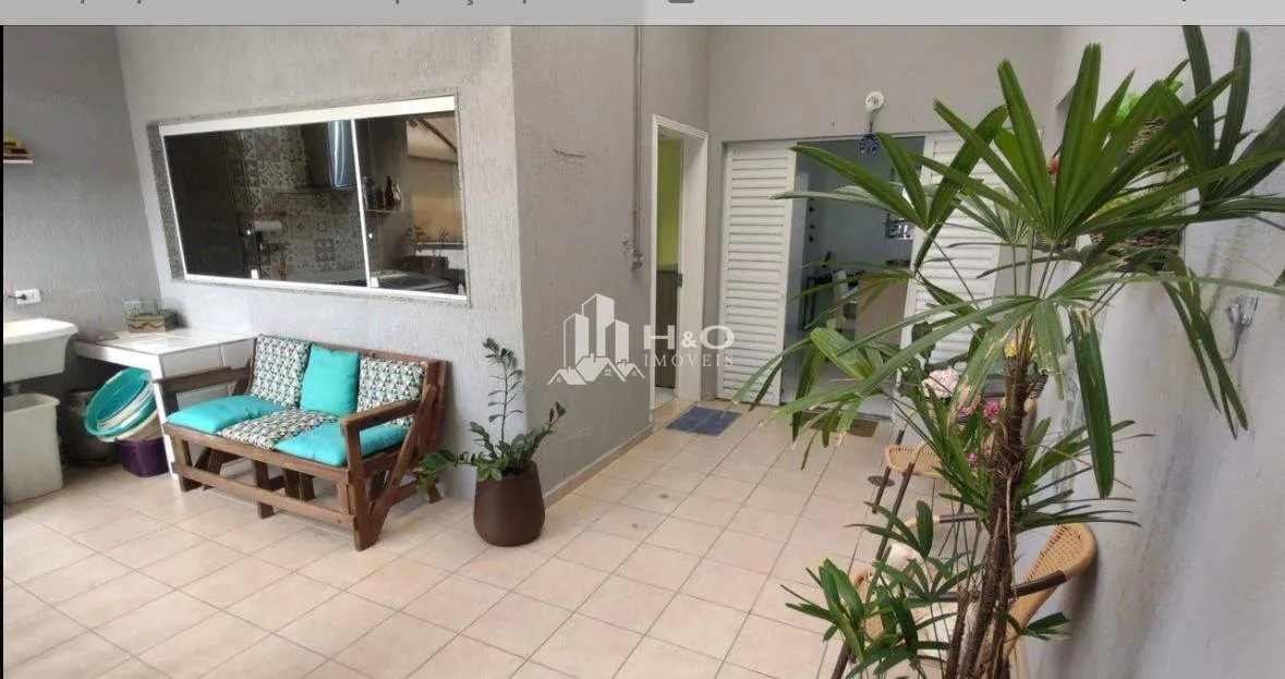 Imagem Oportunidade Sobrado Amplo no Jardim Fernandes - 210m², 3 Dormitórios e 5 Vagas