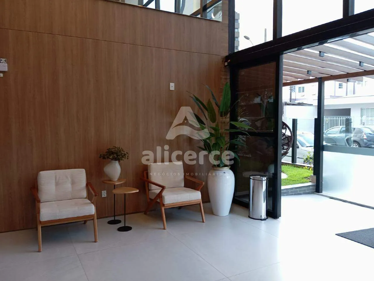 Imagem Apartamento à venda no bairro Floresta com 4 dormitórios com 01 suíte master.