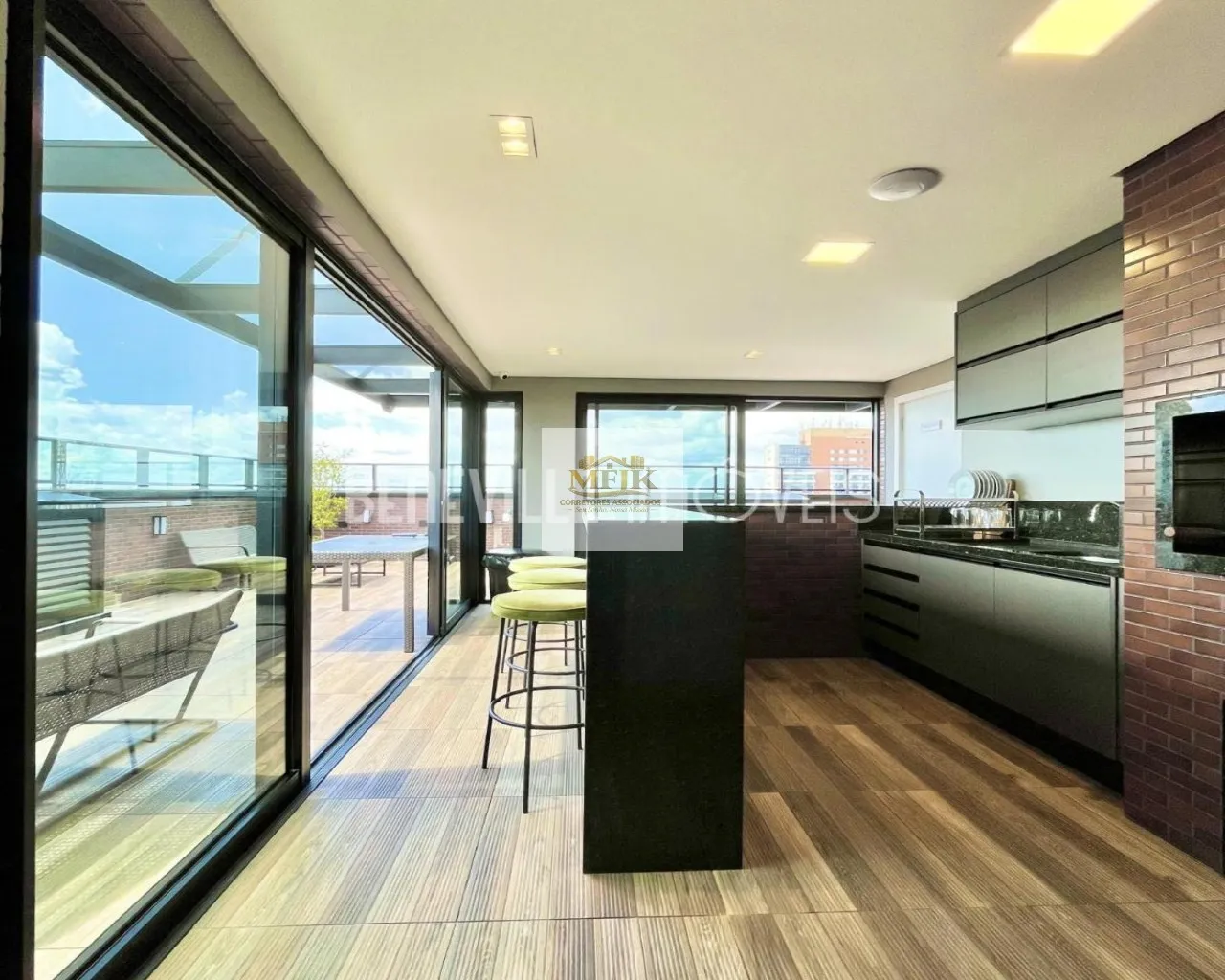 Imagem Apartamento com 2 quartos à venda no Centro de Curitiba
