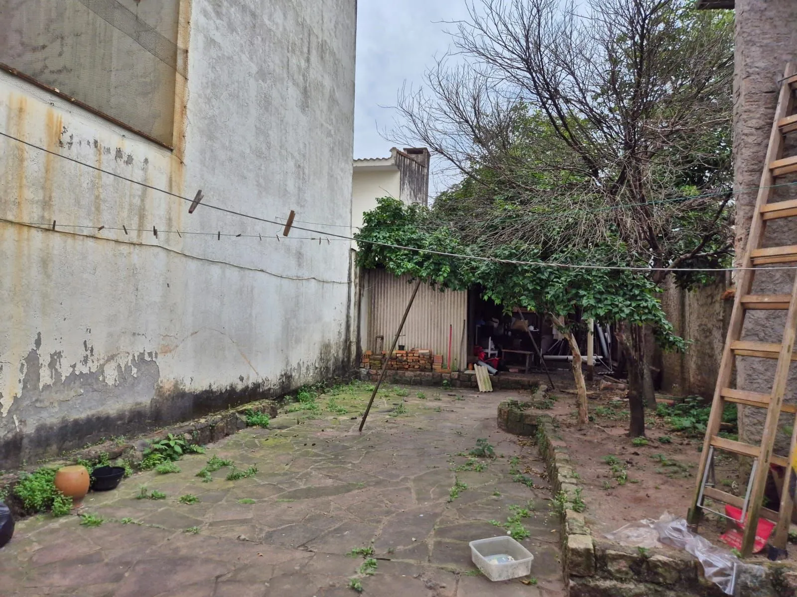 Imagem Casa térrea com pátio aos fundos