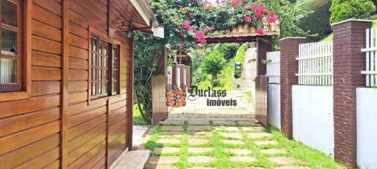 Imagem Chácara com 4 dormitórios à venda, 1000 m² por R$ 950.000,00 - Clube de Campo Vale do Sol - Campos do Jordão/SP