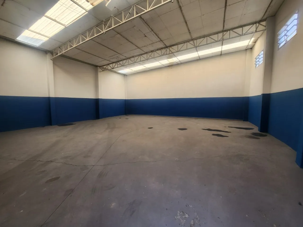 Imagem Galpão Comercial para Locação em Sorocaba-SP, Jardim Bertanha - 1 Sala, 1 Banheiro, 230m² de Área!