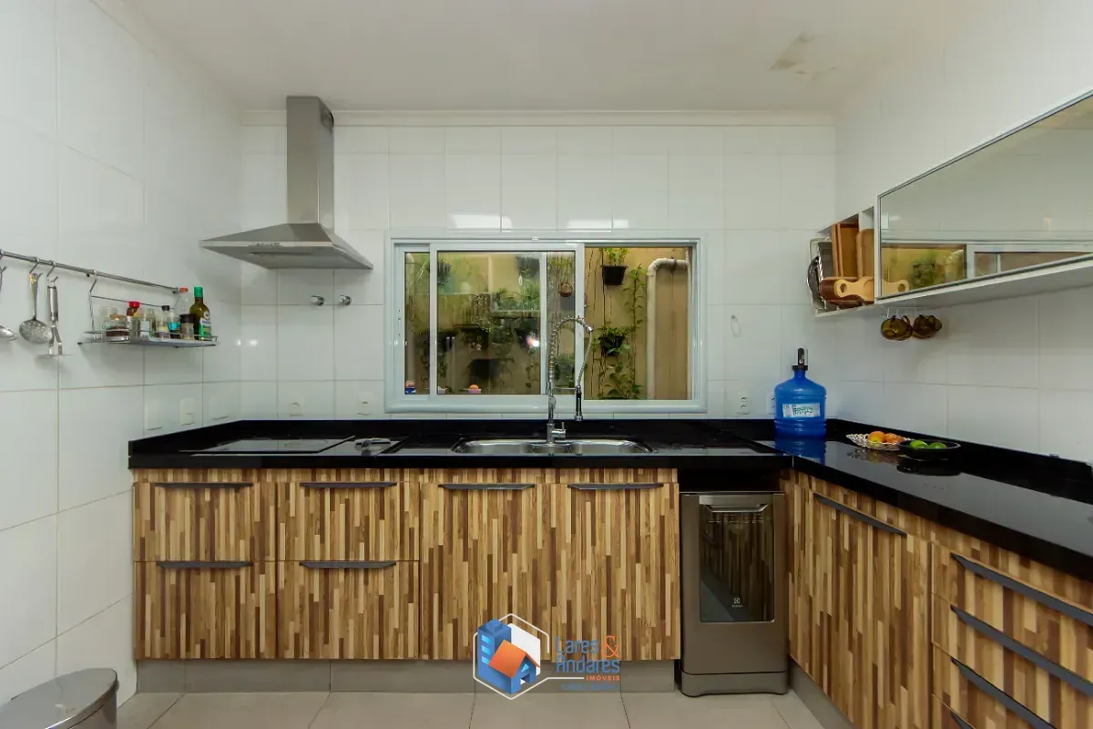 Imagem Casa no condomínio Solar dos Manacás para venda com 5 quartos, sendo 5 suítes, 428m²