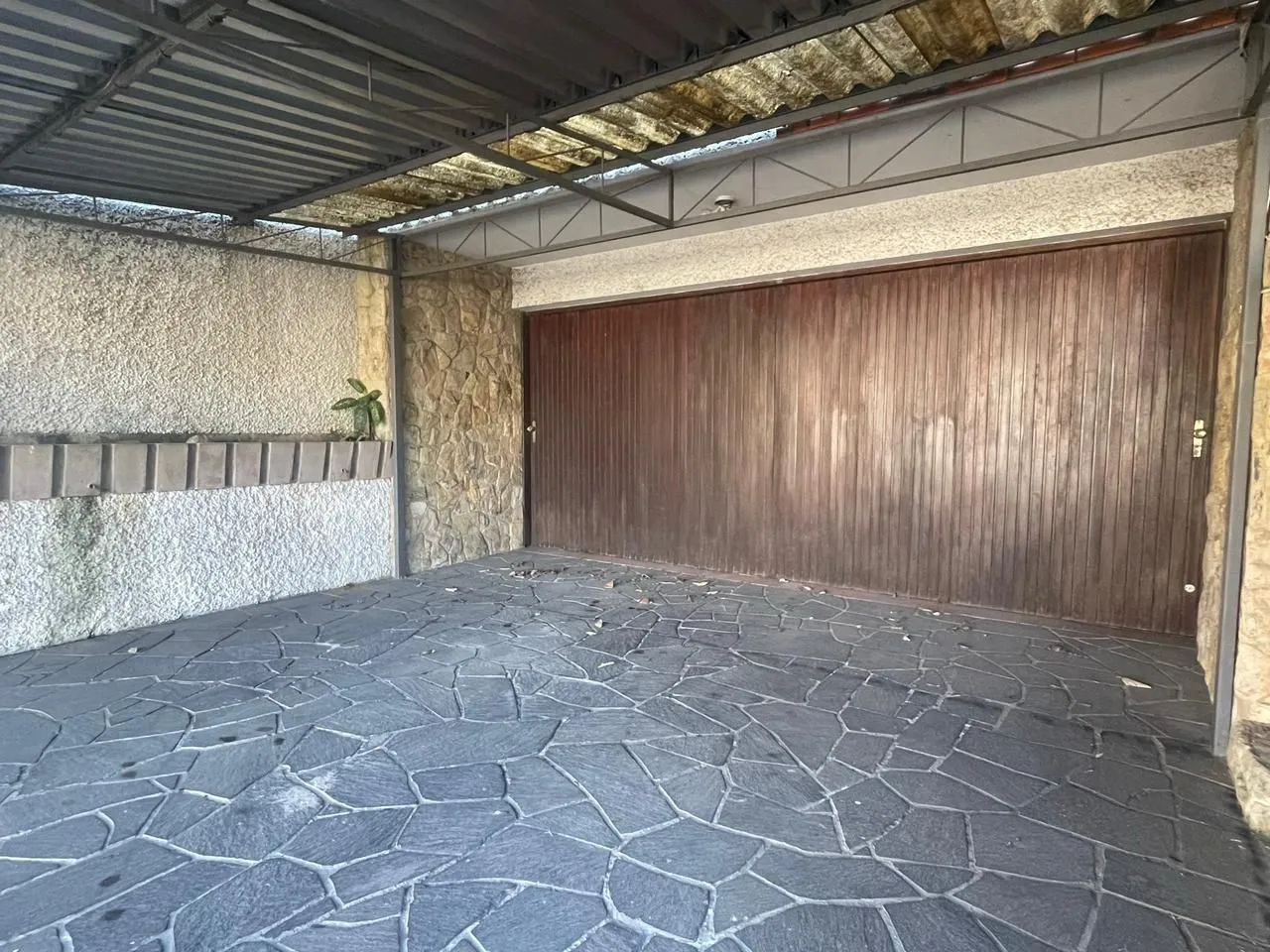 Imagem Sobrado Com 4 dormitórios, 1 suíte e 228M² no Bairro Petrópolis -Porto Alegre