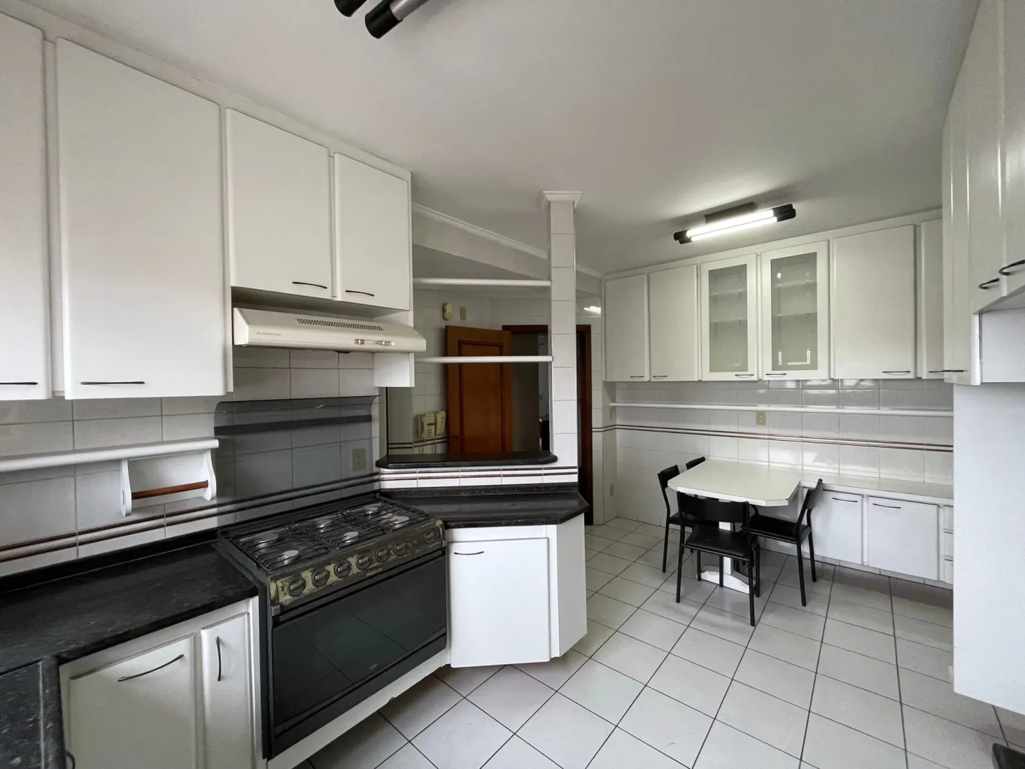 Imagem Apartamento à venda 3 Quartos, 1 Suite, 2 Vagas, 187M², Centro, Taubaté - SP | Condomínio Village Residence