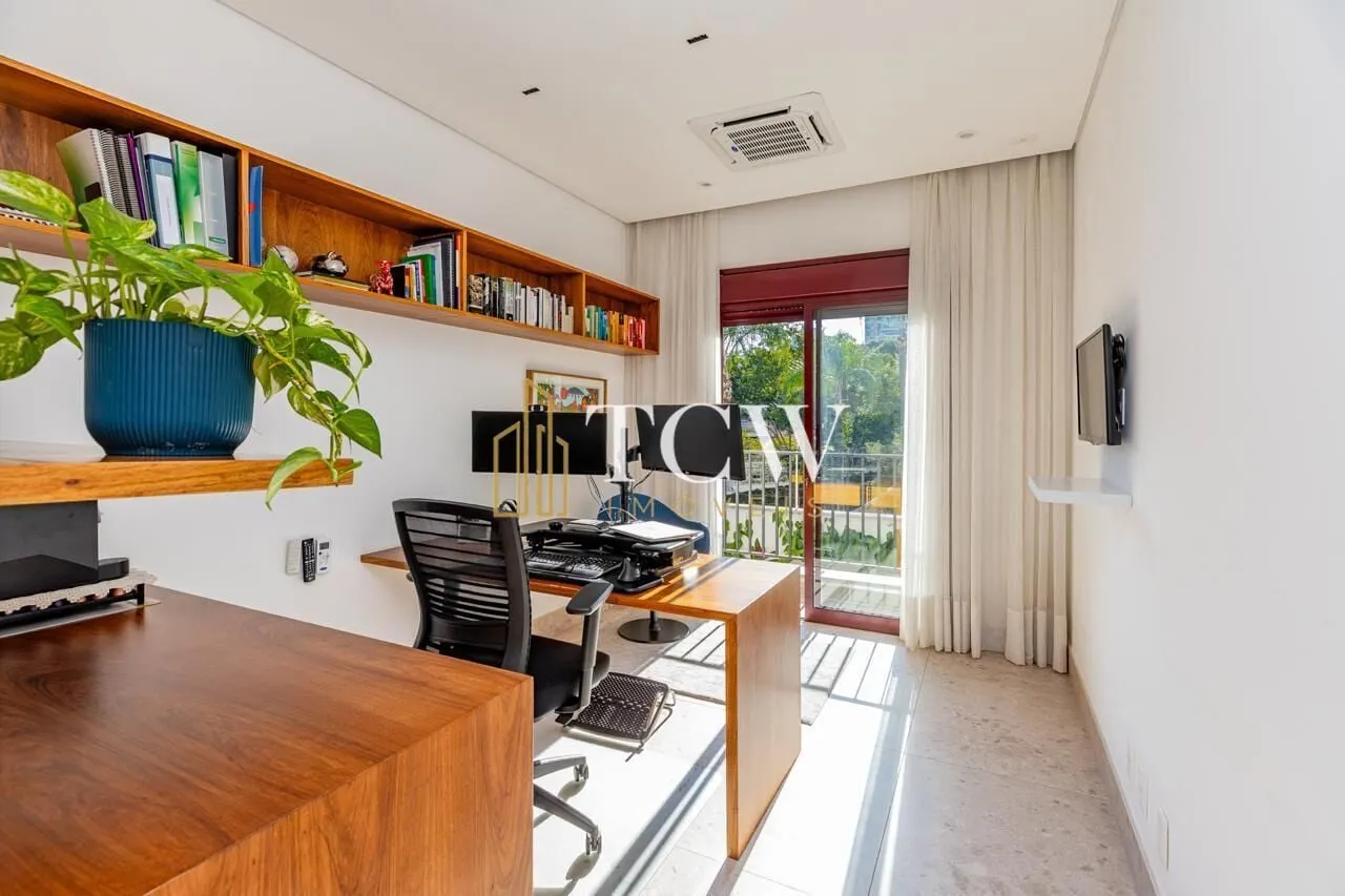 Imagem Casa em Condomínio de Alto Padrão à Venda no Campo Belo | 3 Dorms, 2 Suítes | 536 m² | 4 Vagas | São Paulo/SP