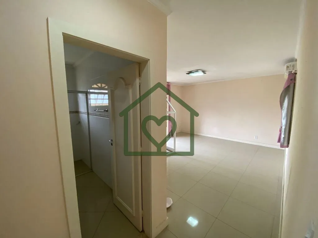 Imagem Casa no bairro Chácara das Pedras com 4 dormitórios, sendo duas suítes, escritório, banheiro soc...