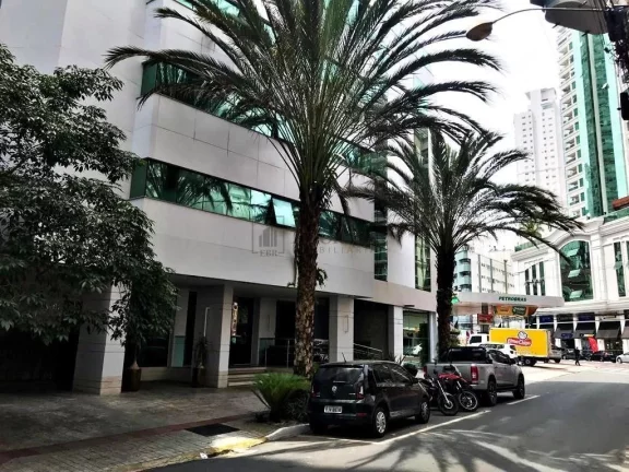 Imagem Apartamento mobiliado e equipado com 3 suítes e vista mar