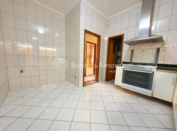 Imagem Ampla casa térrea para locação, com 3 dormitórios sendo 1 suíte, armários embutidos e ventilad...