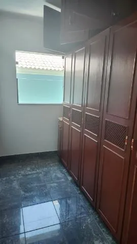 Imagem LOCAÇÃO DE SOBRADO NO CONDOMÍNIO ARUJÁ V, EM ARUJÁ/SP, 300m² com 3 quartos, suíte. CONSULTE-NOS.