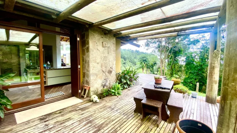 Imagem Imóvel de Luxo na Praia da Silveira: Casa com 3 Quartos, 1 Suíte e Garagem em Garopaba-SC!