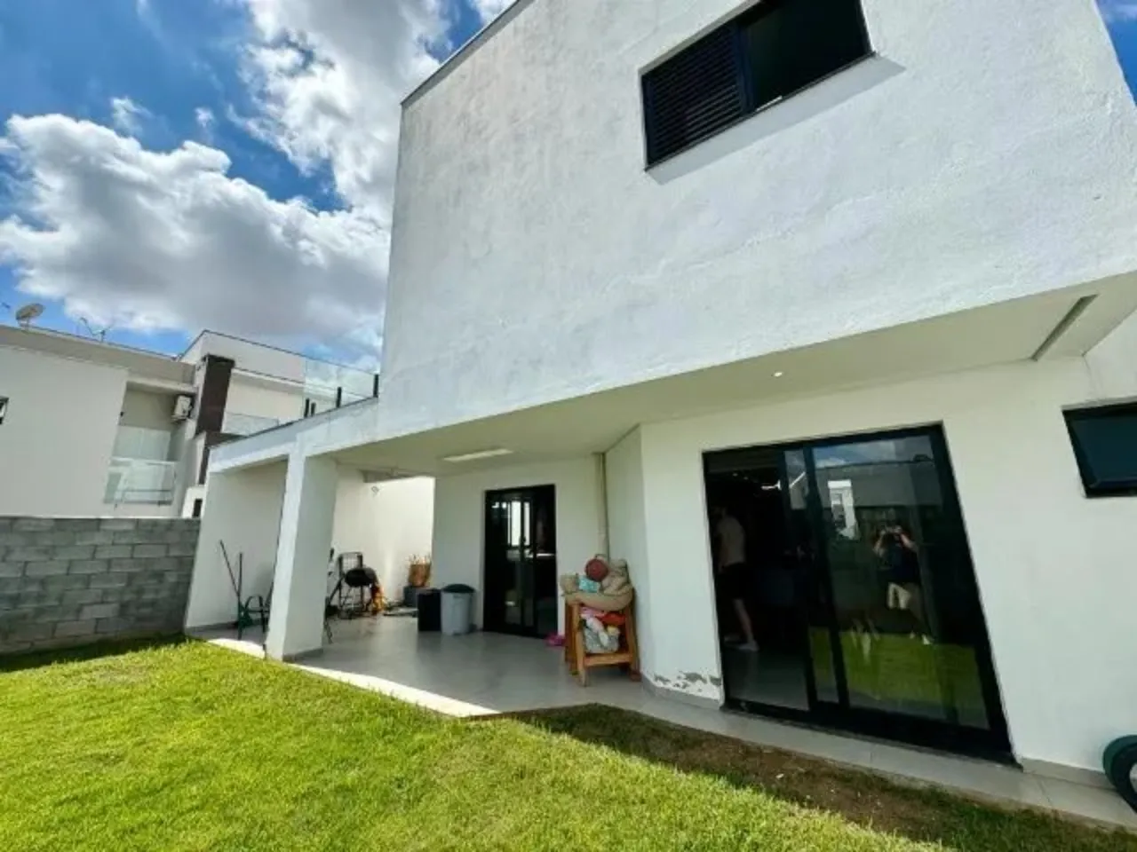 Imagem Casa em condomínio de luxo com 3 quartos e 4 vagas em Sorocaba-SP, Loteamento Dinorá Rosa. Confira!