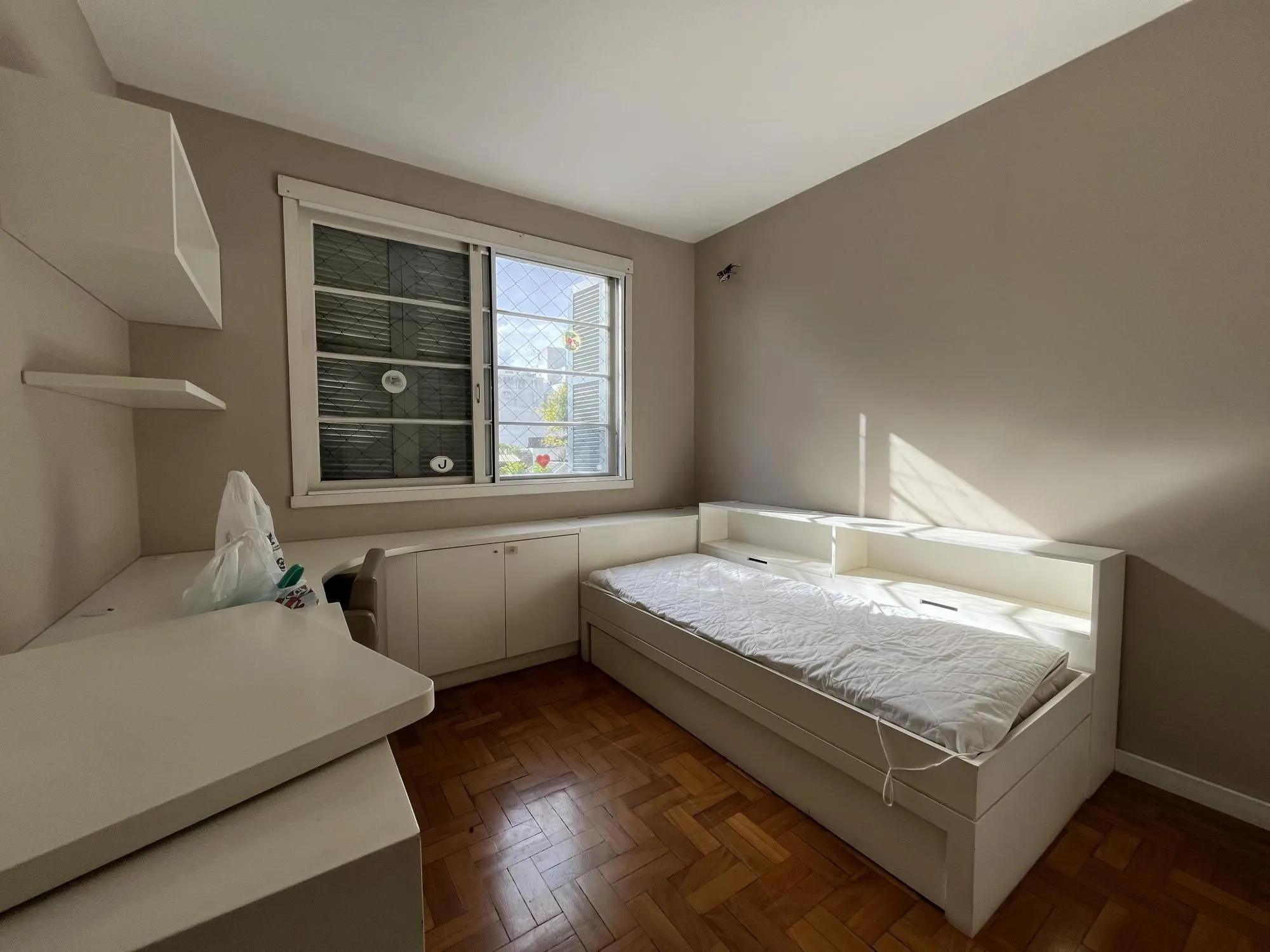 Imagem Apartamento de dois quartos e uma vaga de garagem no bairro Auxiliadora em POA