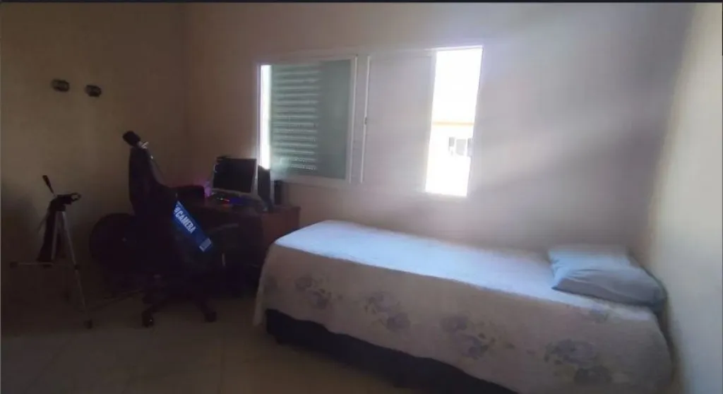 Imagem CASA COM 220,00 m² - GUILHERMINA - PRAIA GRANDE SP