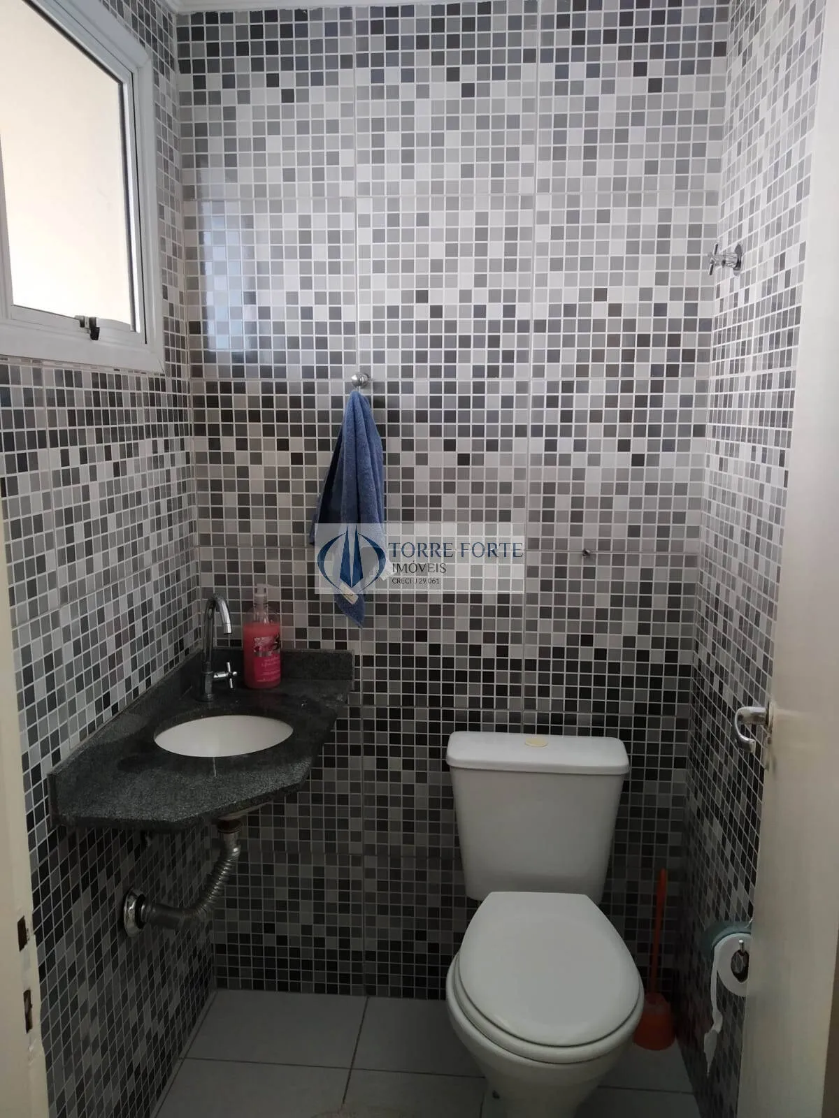 Imagem Linda casa com 110 m² em condomínio fechado 3 dorms 1 suíte 2 vagas garagem