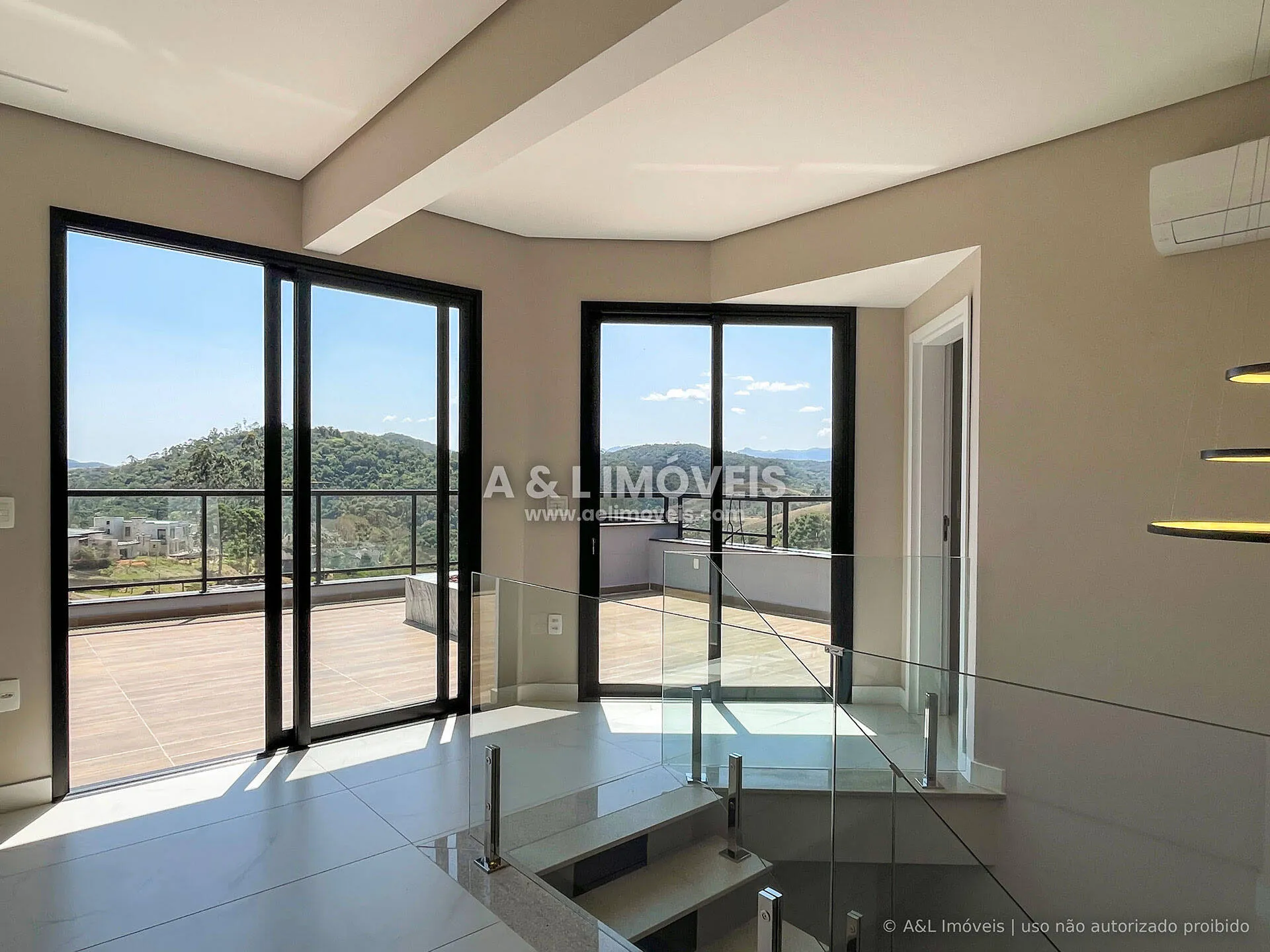 Imagem Casa 355,00 m² | 3 suítes | Vista Pedra do Baú | Santo Antônio do Pinhal