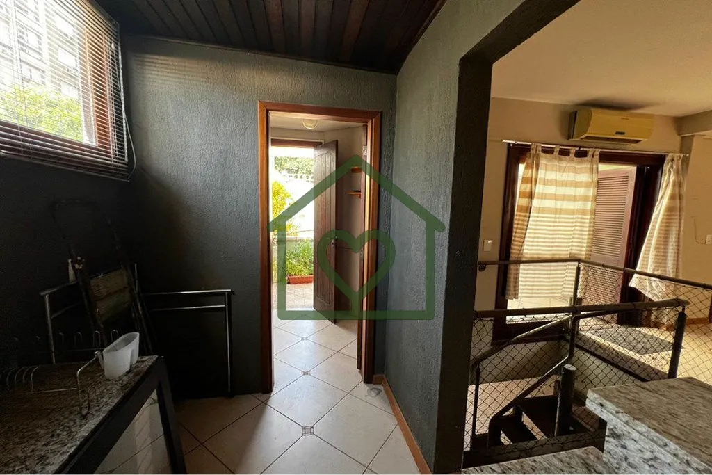 Imagem Descubra a elegância inigualável desta espetacular cobertura desocupada localizada no prestigiado ...