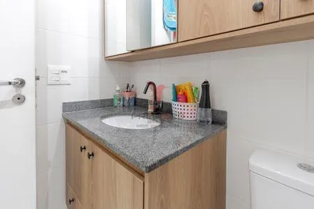 Imagem Vendo apartamento, 43m2, andar alto, com um quarto, uma vaga de garagem, Alto da Boa Vist