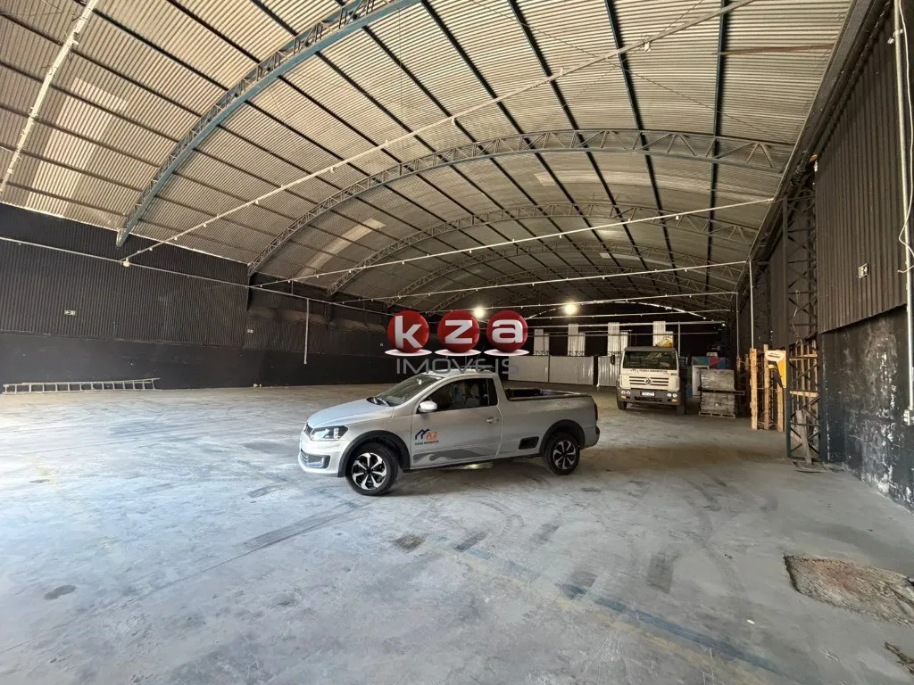 Imagem Galpão Comercial para Locação em Vinhedo-SP, Bairro Jardim Alves Nogueira: 2 Salas, 3 Banheiros, 5 Vagas de Garagem, 850m².