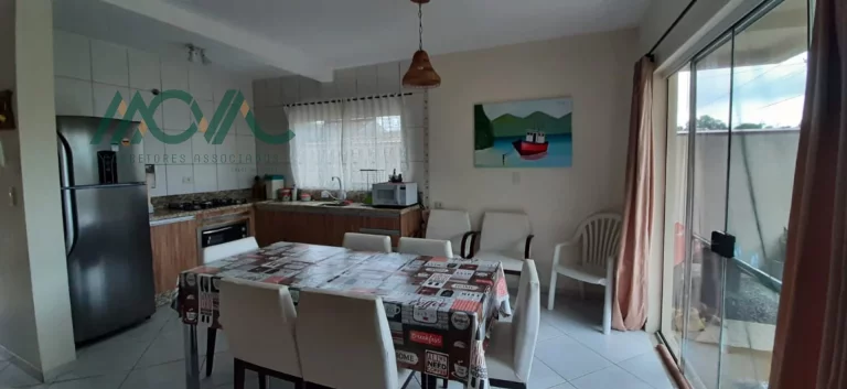 Imagem Espaçoso sobrado disponível para locação mensal, apenas 250 metros da praia!