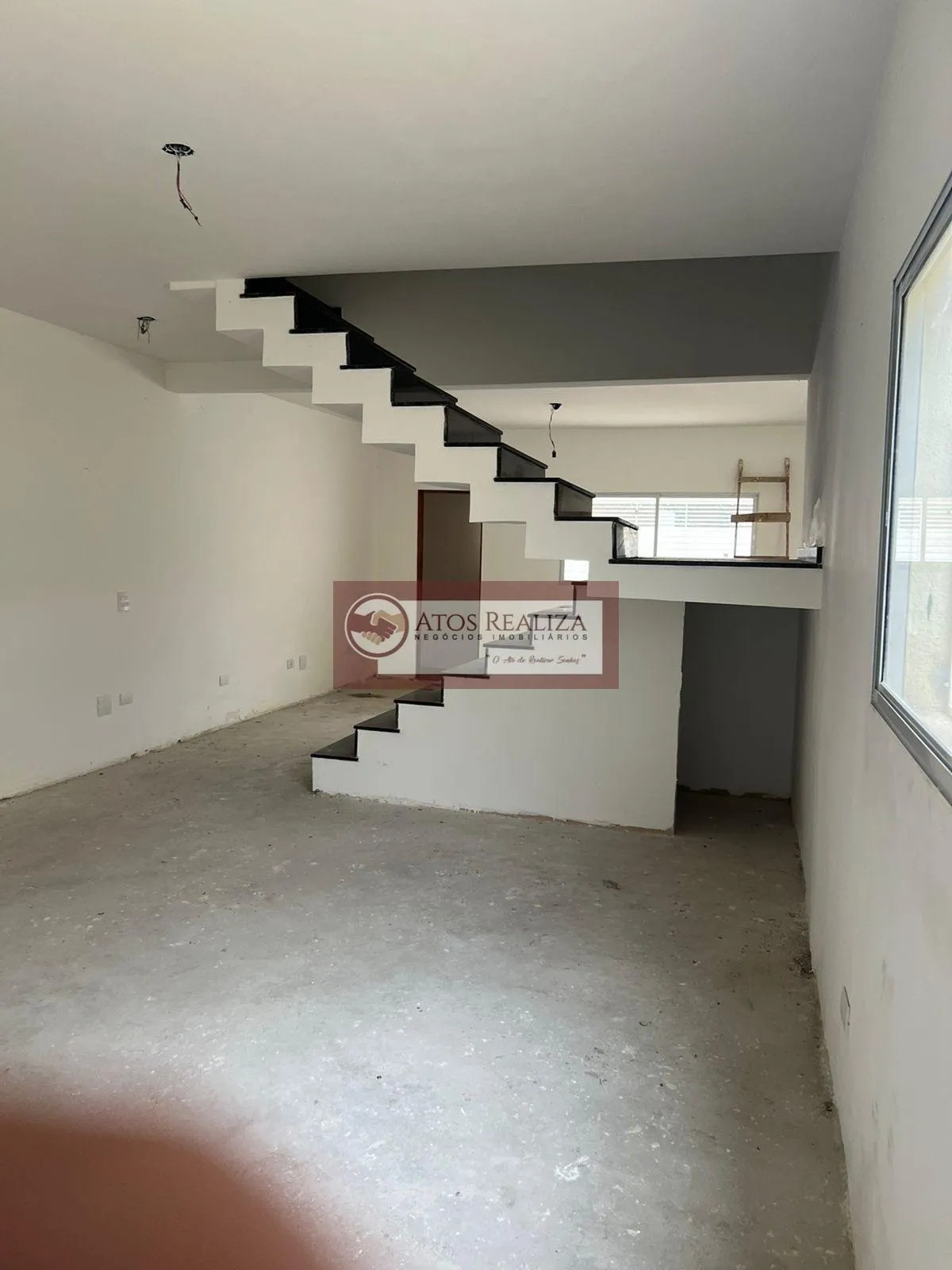 Imagem Vendo Grande Oportunidade na vila campo grande. ﻿ Sobrado novo de 180m², com 3 Suítes, 1 lavabo, 2 vagas de garagem, quintal, Churrasqueira, corredor lateral portão automático. Valor de oportunidade R$ 790k. agende uma visita e confira. ﻿ ﻿