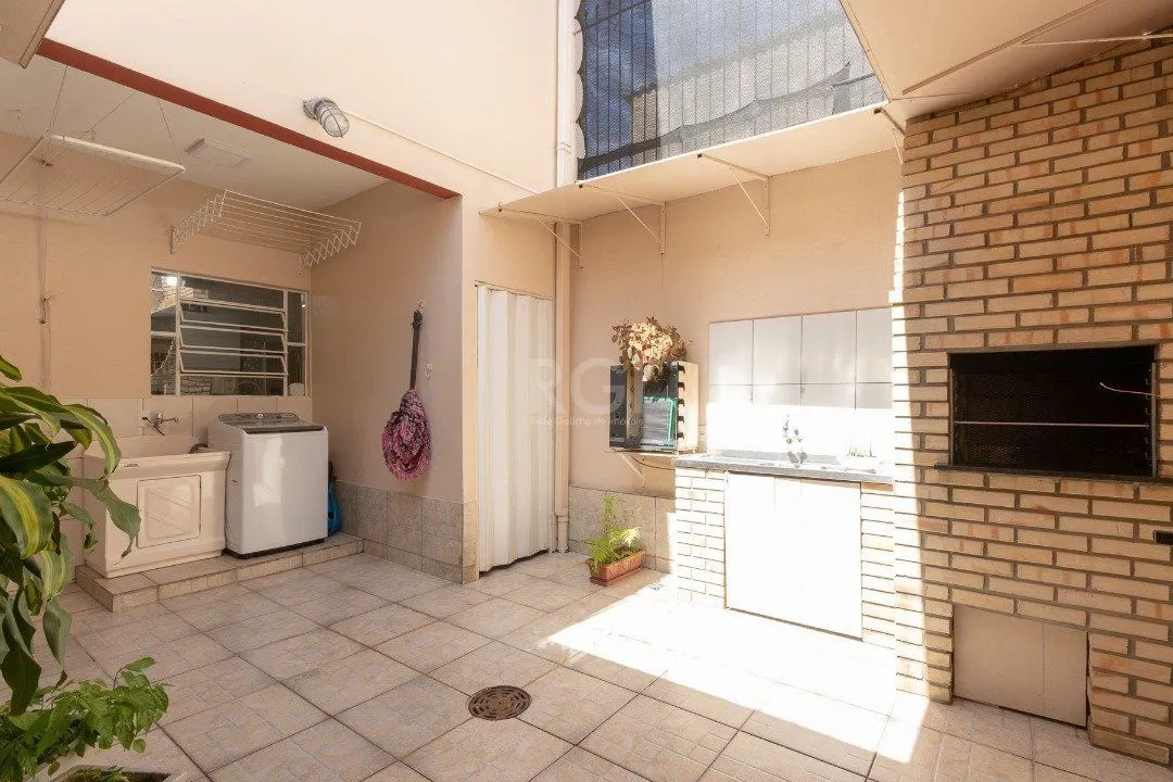 Imagem Sobrado para Venda - 150m², 3 dormitórios, sendo 1 suites, 1 vaga - Morro Santana