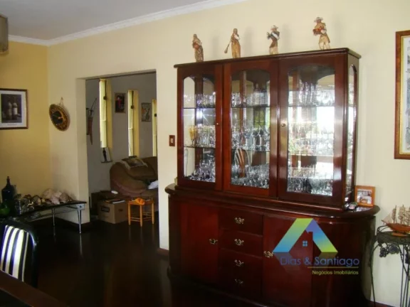 Imagem Casa Padrão sobrado 4 dormitórios, 2 vagas área Gourmet com Piscina com excelente localização.