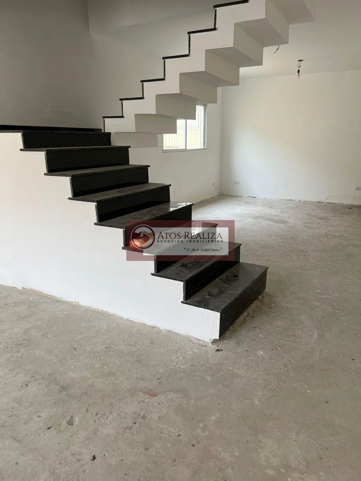 Imagem Vendo Grande Oportunidade na vila campo grande. ﻿ Sobrado novo de 180m², com 3 Suítes, 1 lavabo, 2 vagas de garagem, quintal, Churrasqueira, corredor lateral portão automático. Valor de oportunidade R$ 790k. agende uma visita e confira. ﻿ ﻿