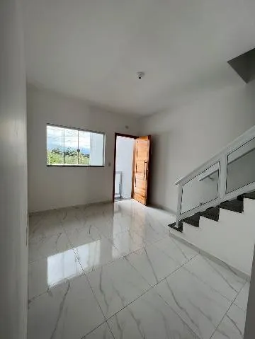 Imagem VENDA DE SOBRADO NO JARDIM AMAZONAS, EM ITAQUAQUECETUBA/SP, 65m² com 2 quartos, quintal gramado, churrasqueira e 02 vagas para auto. CONSULTE-NOS.