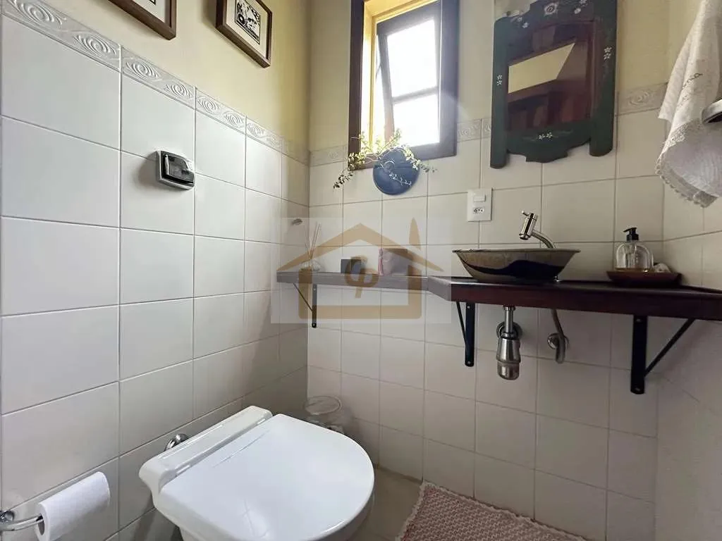 Imagem Rústica, avarandada, Mista alvenaria e madeira de lei, 3 dorms/1ste, gourmet, lareira!