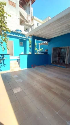 Imagem Casa com 65 metros quadrados, sala, cozinha, 2 quartos, 3 banheiros, 4 vagas de garagem , com edícula