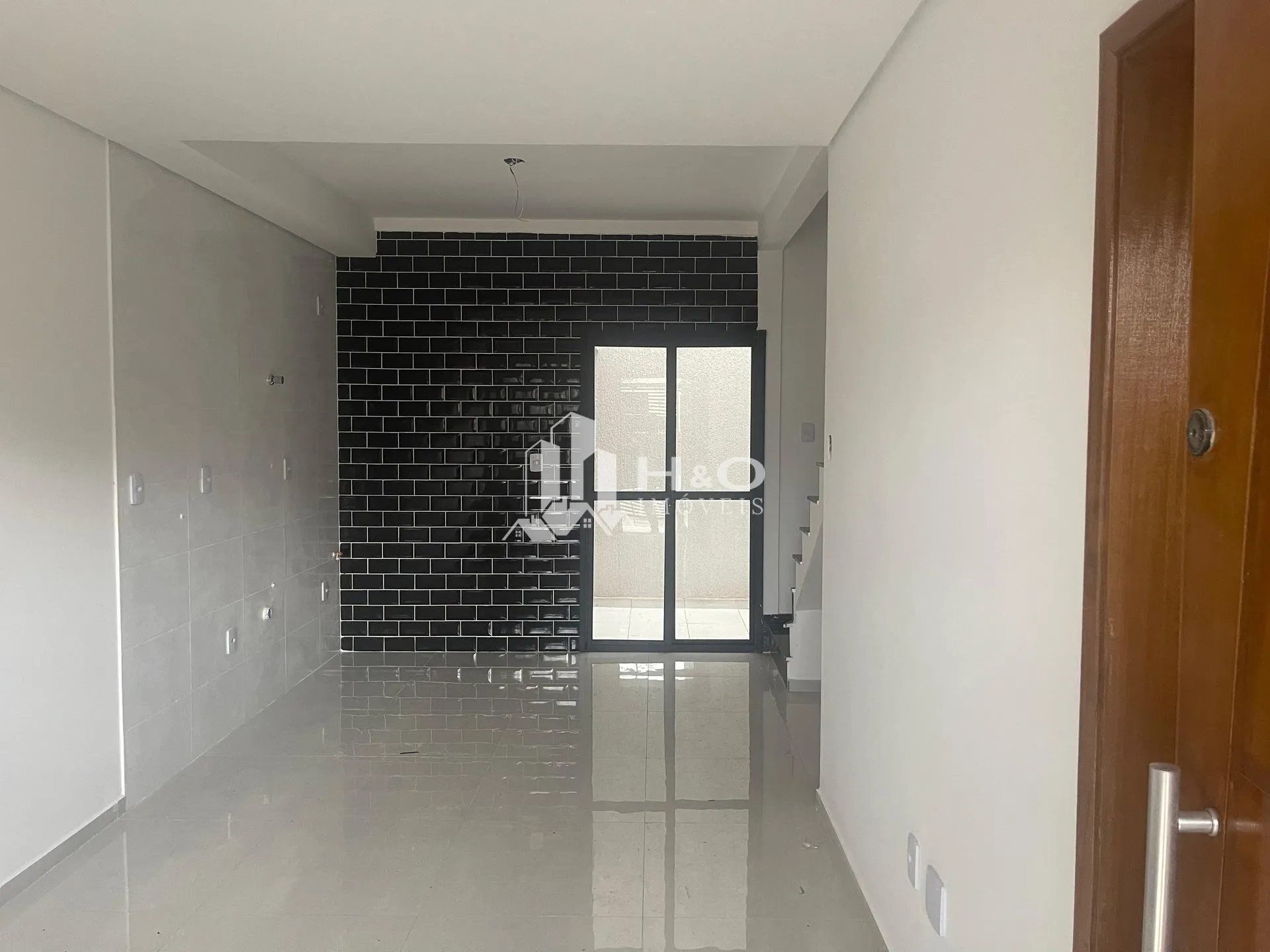 Imagem Oportunidade. Sobrado à Venda em São Miguel Paulista - 2 Suítes, Sacada, Financiamento pelo Minha Casa Minha Vida