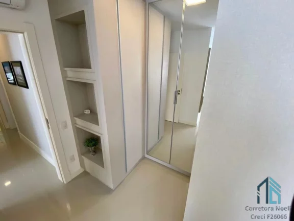 Imagem Apartamento 03 suítes, 02 vagas, andar alto ensolarado no Centro de Balneário Camboriú SC