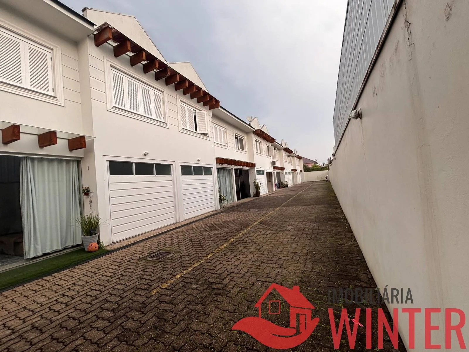 Imagem Sobrado com 2 dormitórios e garagem no Centro de Feliz.