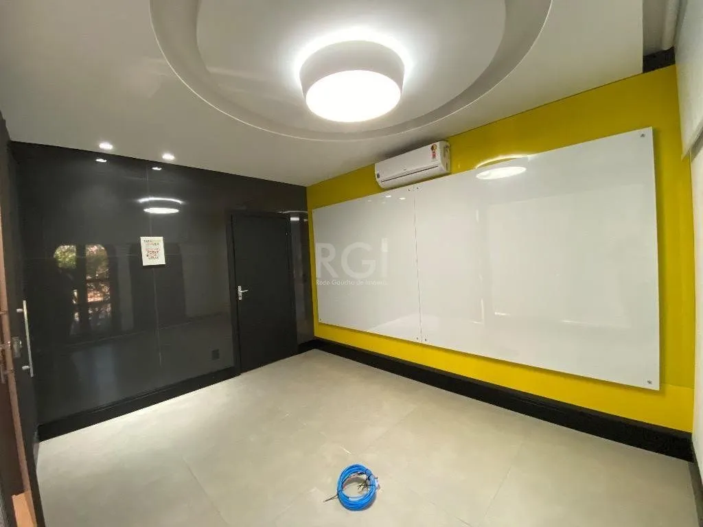 Imagem Excelente Casa Comercial Reformada Para comprar - Partenon - Porto Alegre/RS