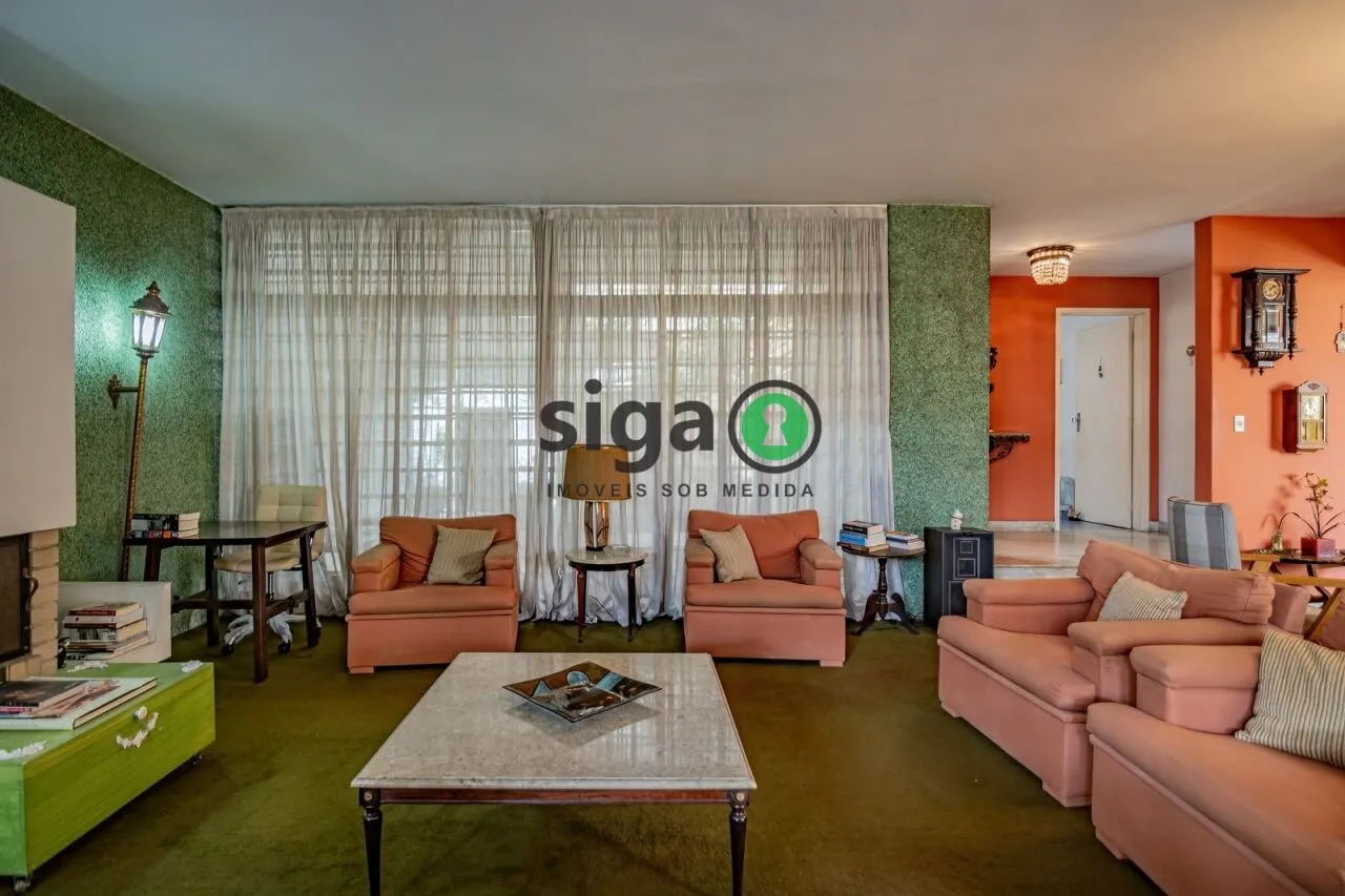 Imagem Casa a venda no Planalto Paulista, com 3 quartos e 6 vagas de garagem.