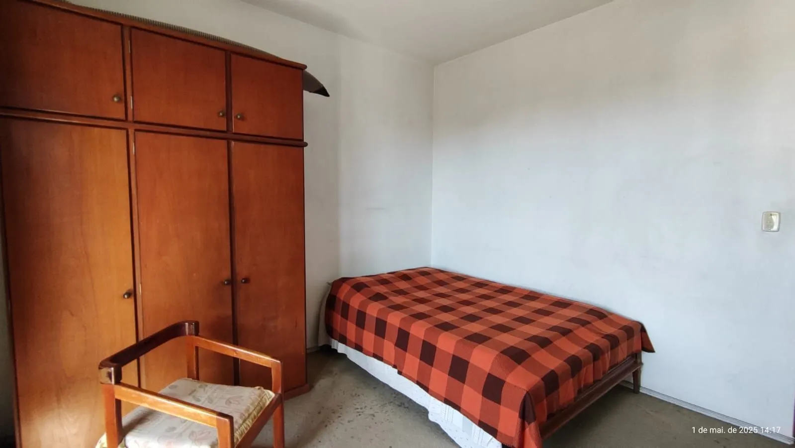 Imagem Apartamento de 4 dormitórios, 2 suítes, living amplo e arejado com sacada.