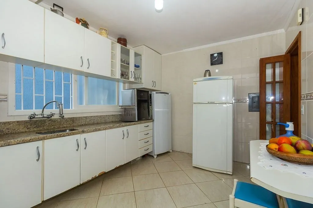 Imagem Casa de 4 dormitórios à venda no Bairro Ipanema - Porto Alegre