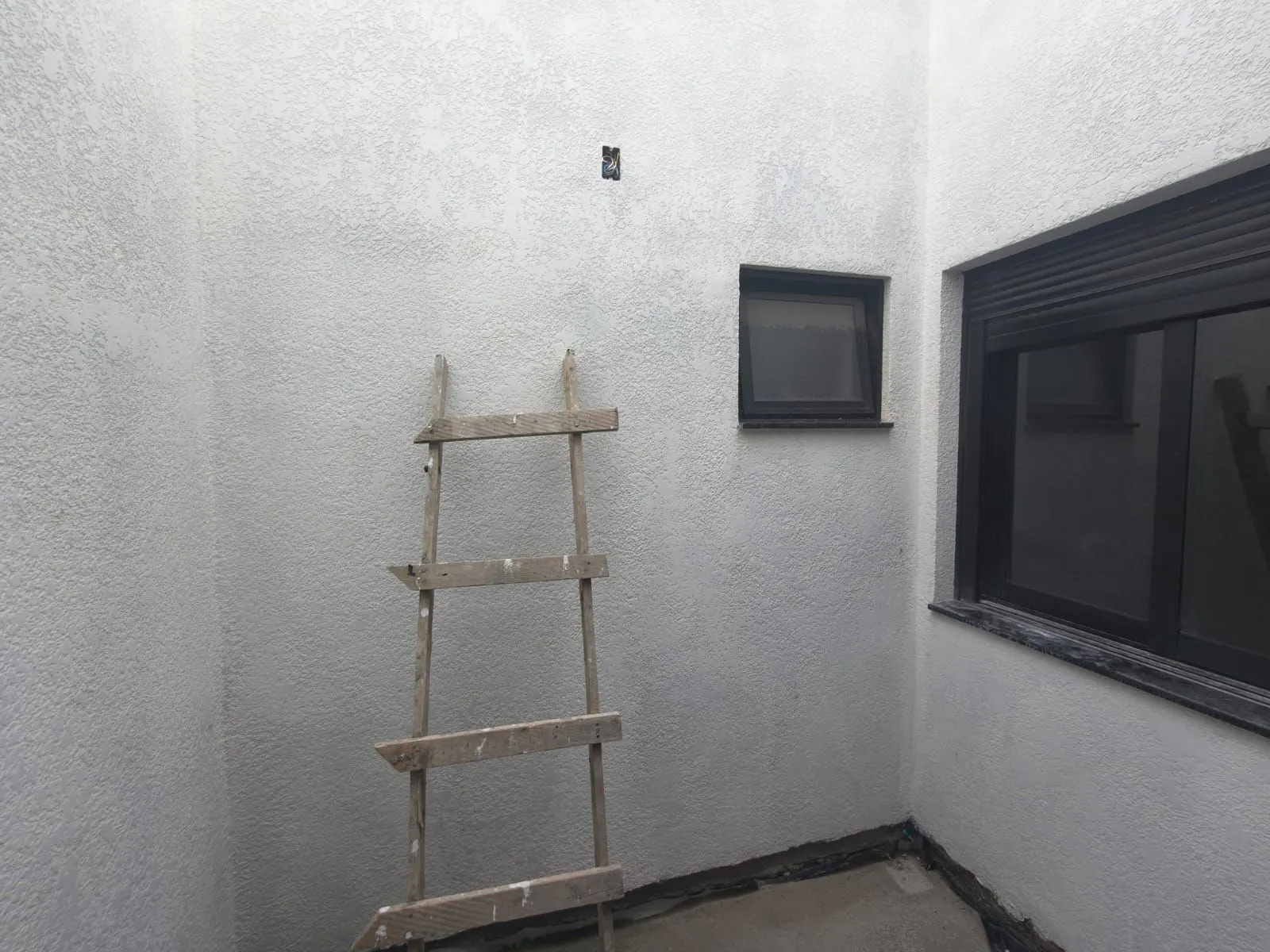 Imagem Casa 3 Dorm com Pé Direito Alto e 2 Vagas | Zona Sul POA