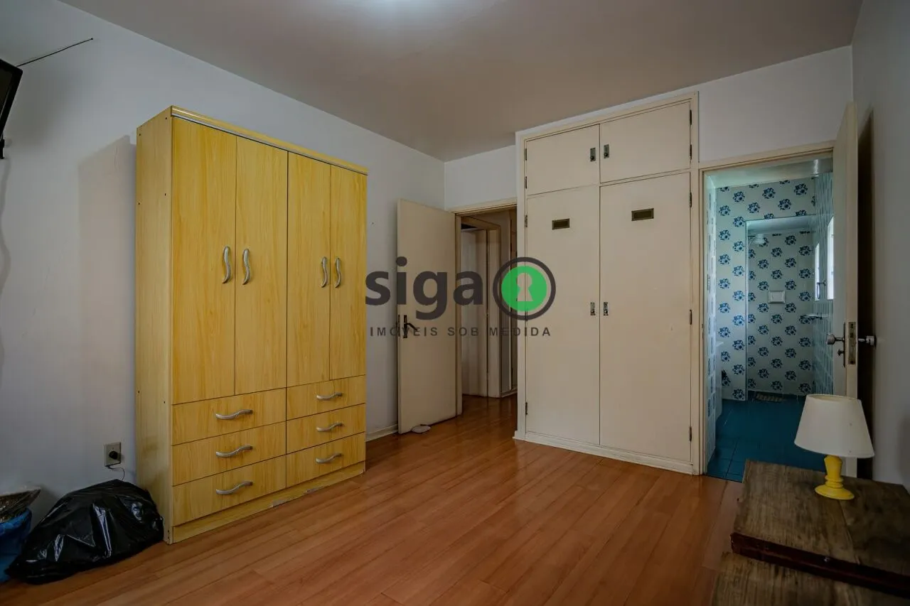 Imagem Casa a venda no Planalto Paulista, com 3 quartos e 6 vagas de garagem.