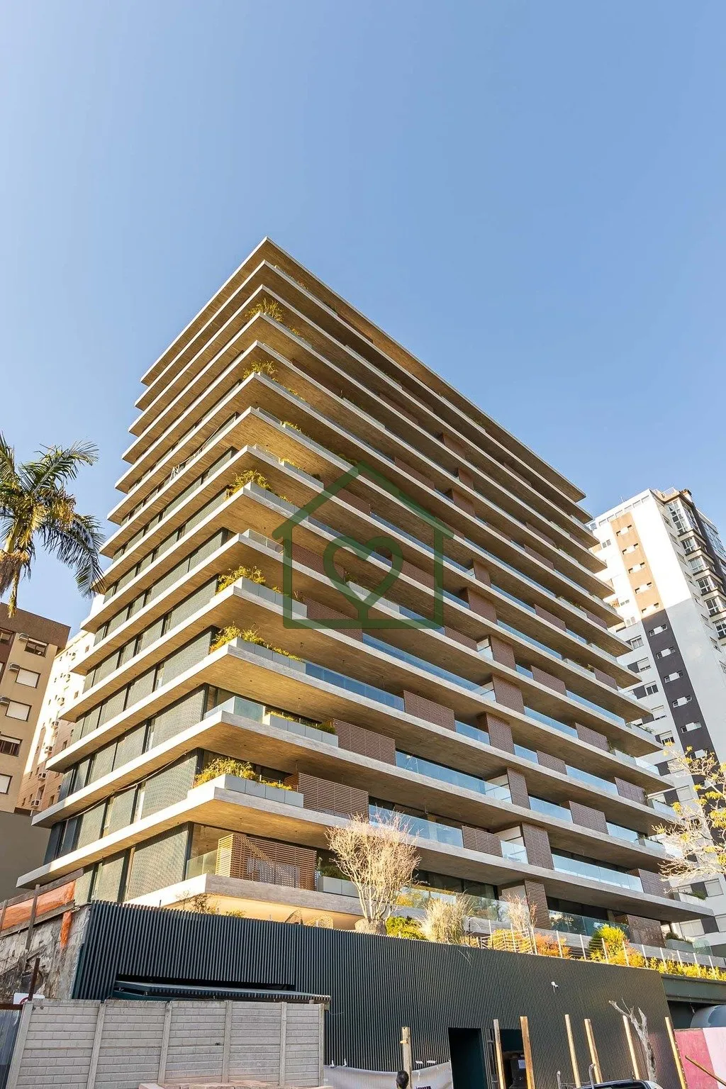 Imagem Apartamento de andar inteiro no 14º andar, com vista definida para toda cidade. São 317m², 3 suí...