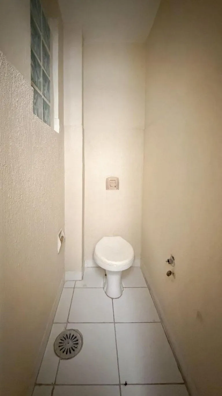 Imagem Apartamento com 2 quartos e 77m² à venda em Bom Fim, Porto Alegre. Rua Tomaz Flores, Bom Fim, Porto Alegre