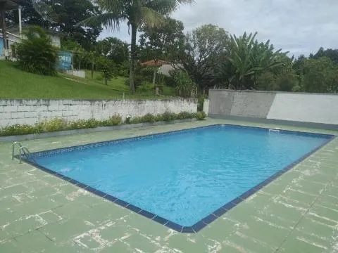 Imagem VENDA DE CHÁCARA NO ITAPETI, EM SANTA ISABEL/SP, 3.000m² com quarto, suíte, hidro, piscina, churrasqueira, forno a lenha, pomar e 8 vagas CONSULTE-NOS