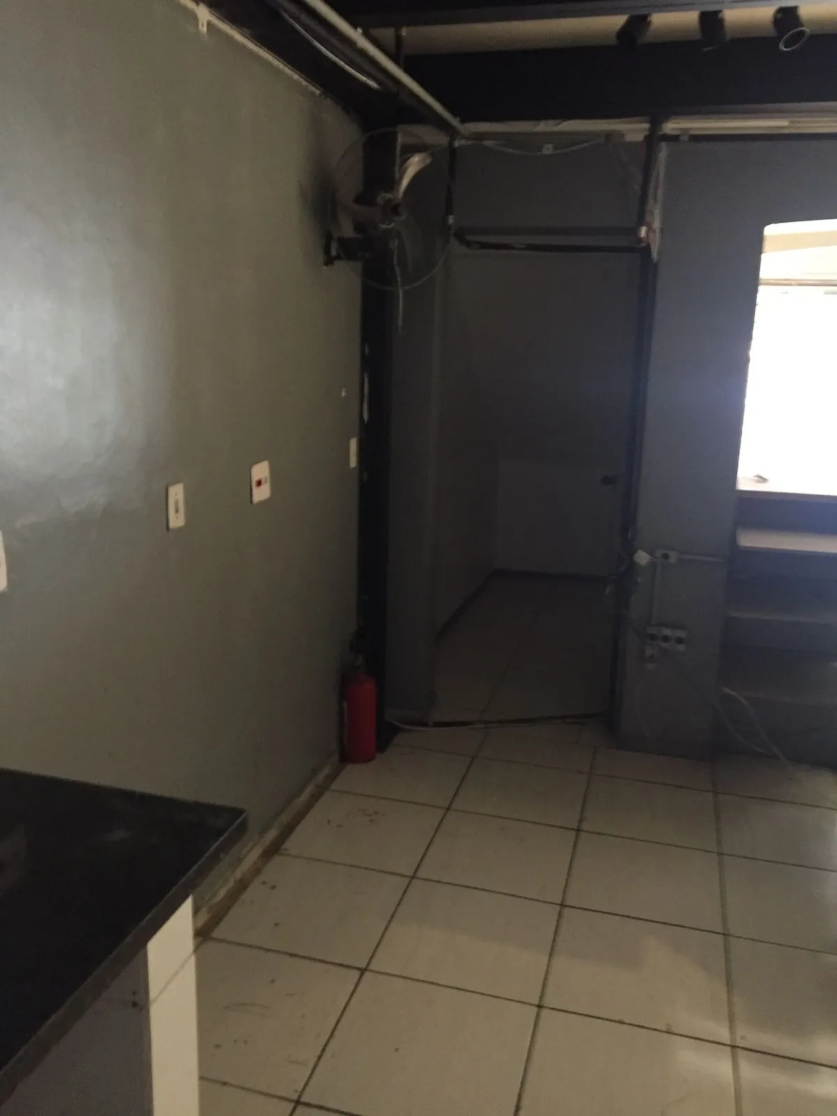 Imagem Salão Comercial para Locação no Centro de Sorocaba-SP: 1 Sala, 4 Banheiros, 164m² de Área